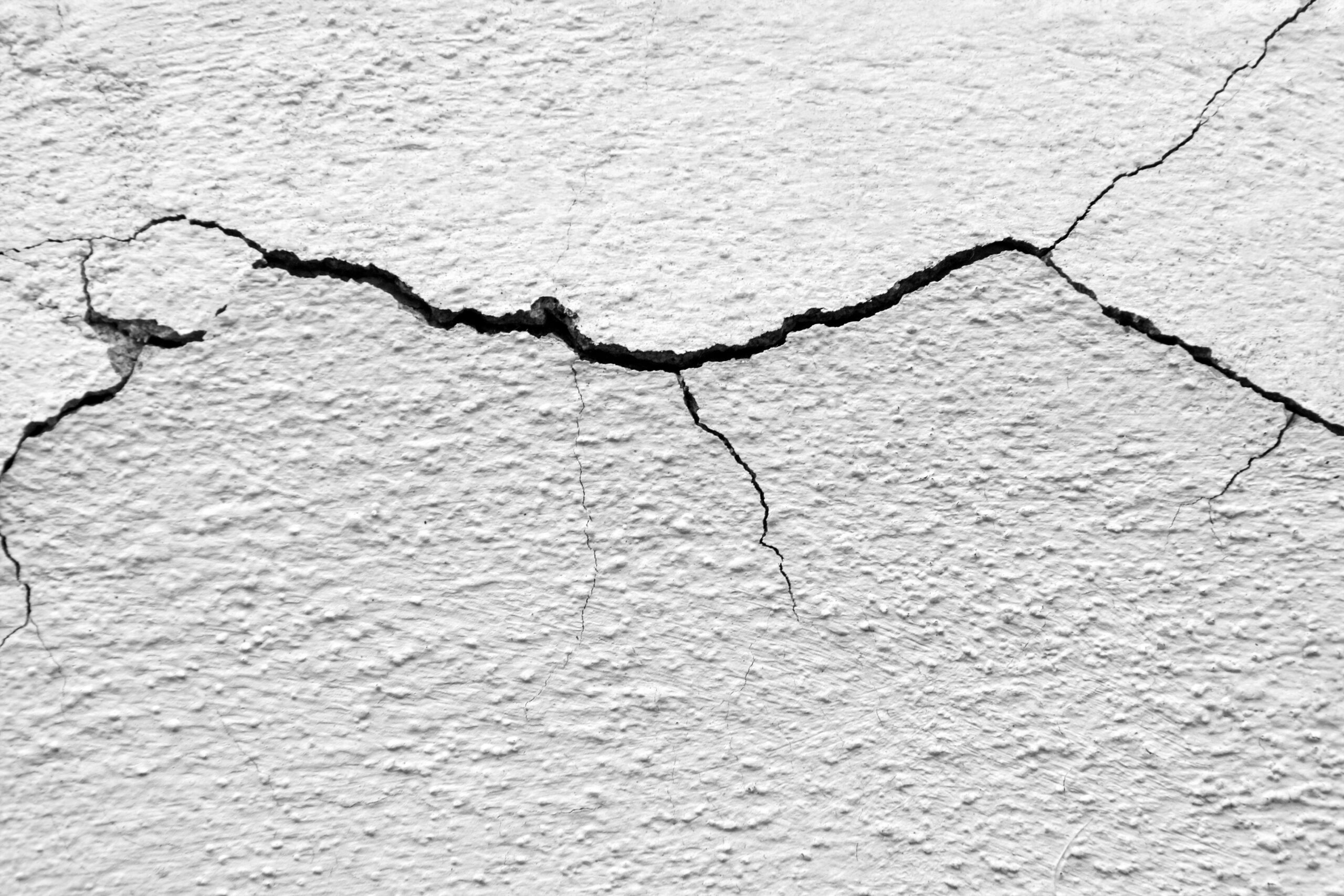 Cracks in plasterboard ceiling